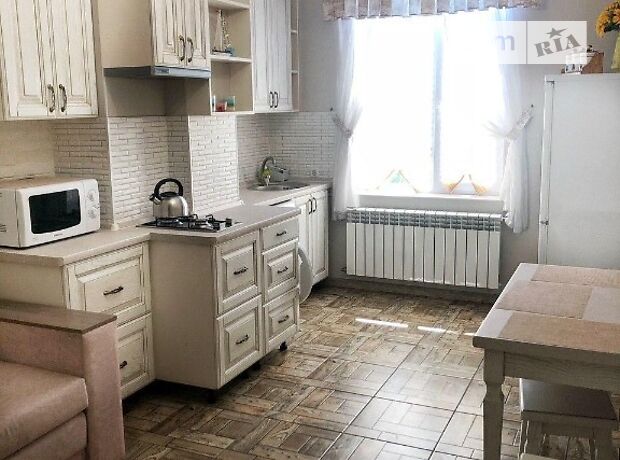 Rent an apartment in Odesa on the Hretska square per 8900 uah. 