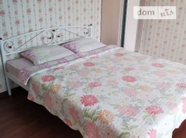 Rent daily a house in Kyiv on the St. Sadova 4 per 5500 uah. 