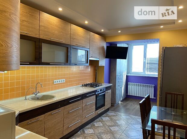 Rent an apartment in Khmelnytskyi on the St. Myrnoho per 8000 uah. 