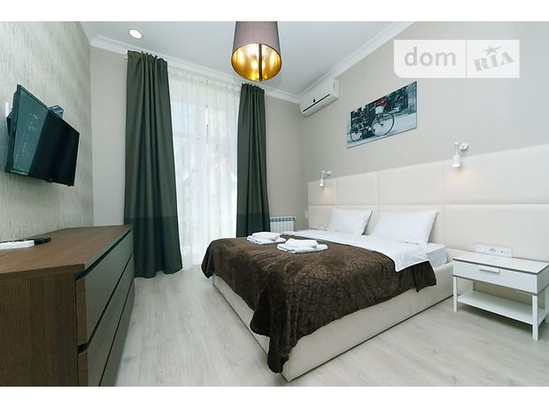 Rent daily an apartment in Kyiv near Metro Khreshchatik Instytutska per 2800 uah. 