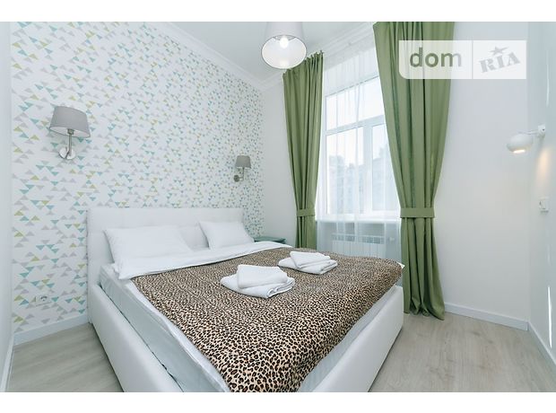Rent daily an apartment in Kyiv near Metro Khreshchatik Instytutska per 2800 uah. 
