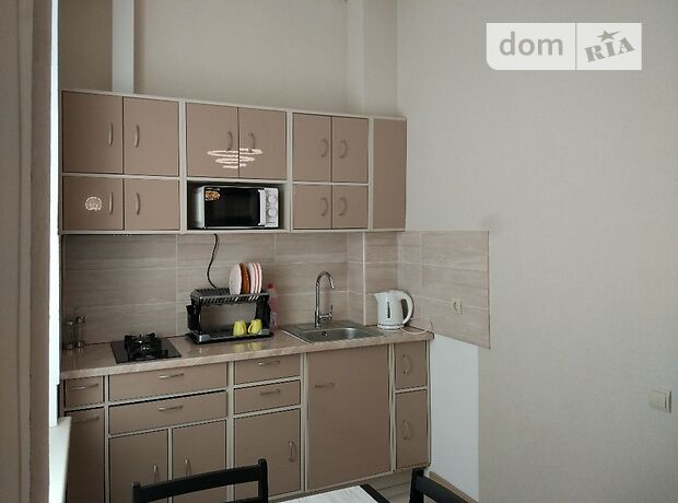 Rent daily an apartment in Kyiv on the St. Patriarkha Mstyslava Skrypnyka 3 per 900 uah. 