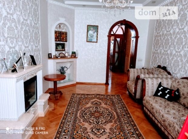 Rent daily an apartment in Chernivtsi on the St. Holovna per 650 uah. 