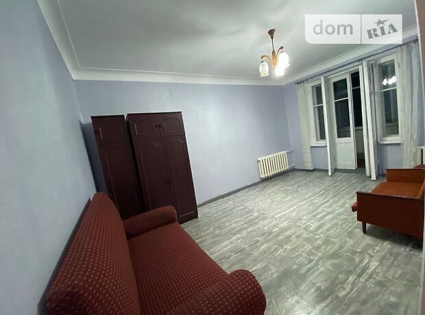 Rent an apartment in Poltava on the Avenue Pershotravnevyi 13 per 7242 uah. 