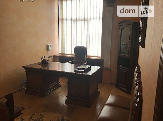 Зняти офіс в Києві біля ст.м. Університет за 31250 грн. 