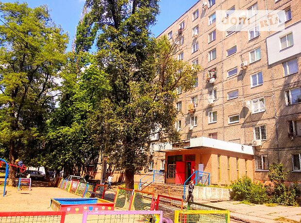 Rent an apartment in Dnipro on the Avenue Pravdy per 4000 uah. 