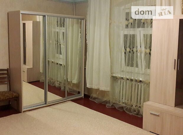 Rent an apartment in Kharkiv on the Konstytutsii maidan 55 per 8000 uah. 