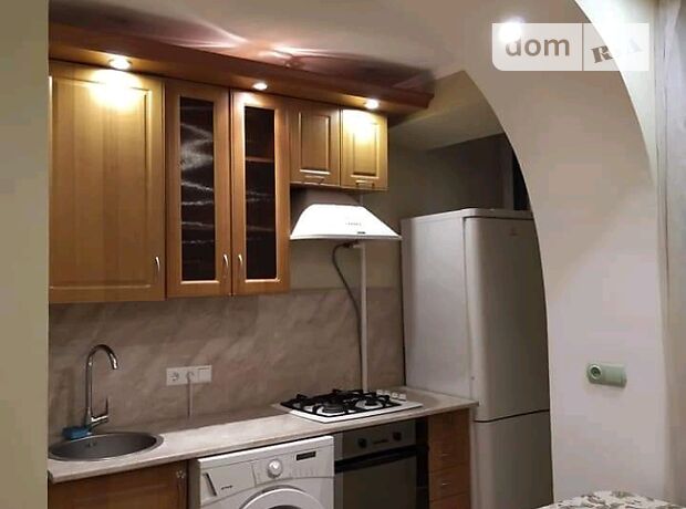 Rent an apartment in Kyiv on the lane Laboratornyi 26 per 10000 uah. 