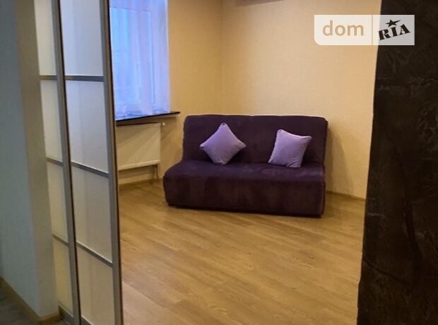 Rent daily an apartment in Kyiv on the St. Virmenska 6 per 750 uah. 