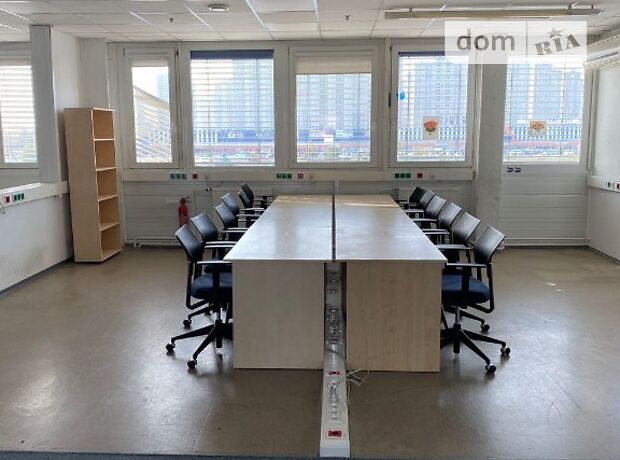 Rent an office in Kyiv on the Avenue Hryhorenka Petra per 45833 uah. 
