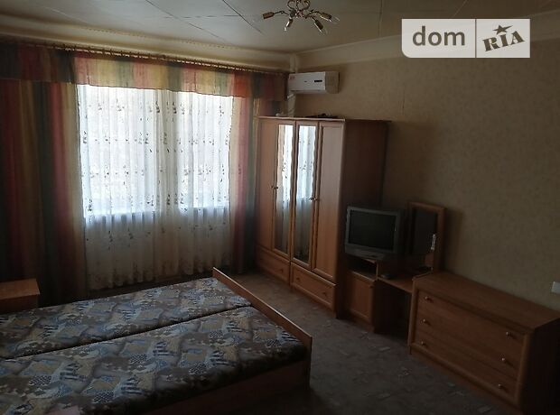 Rent an apartment in Kryvyi Rih on the St. Yesenina per 3500 uah. 