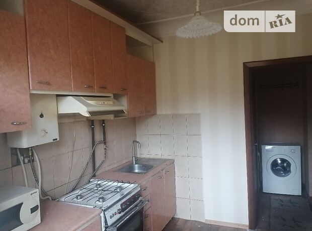 Rent an apartment in Kryvyi Rih on the St. Yesenina per 3500 uah. 
