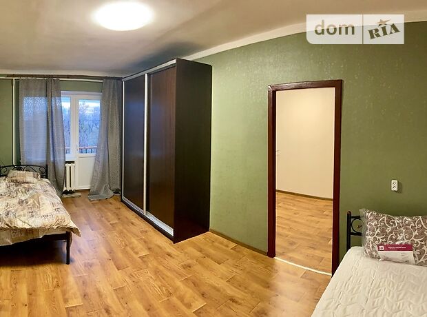 Rent an apartment in Kryvyi Rih on the St. Kryvorizhstali 9 per 5000 uah. 