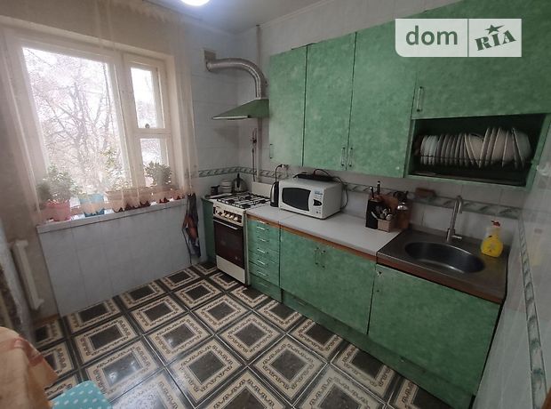 Rent a room in Kyiv on the St. Yablonskoi Tetiany 1 per 4000 uah. 