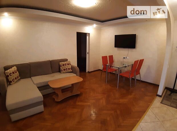 Rent daily an apartment in Kyiv on the St. Saksahanskoho per 700 uah. 