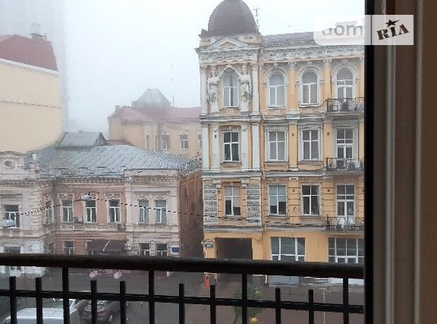 Rent an office in Kyiv on the St. Khmelnytskoho Bohdana per 27000 uah. 