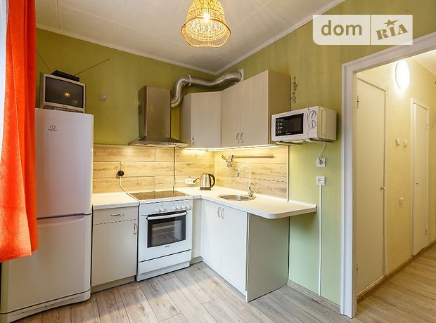 Rent an apartment in Kyiv on the St. Irpinska 63-А per 10000 uah. 