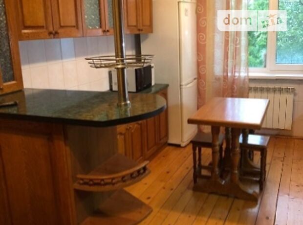 Rent an apartment in Chernivtsi on the St. Alma-Atynska per 8000 uah. 