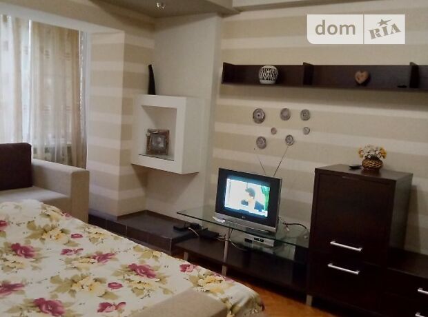 Rent daily an apartment in Kyiv on the St. Mytropolyta Vasylia Lypkivskoho 11 per 650 uah. 