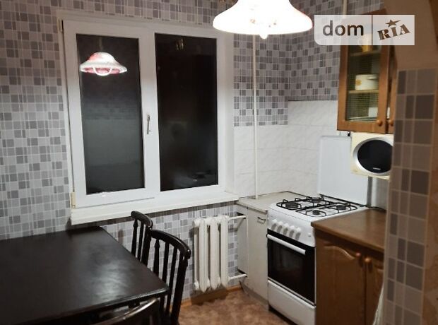Rent an apartment in Kyiv on the St. Heroiv Sevastopolia per 9500 uah. 