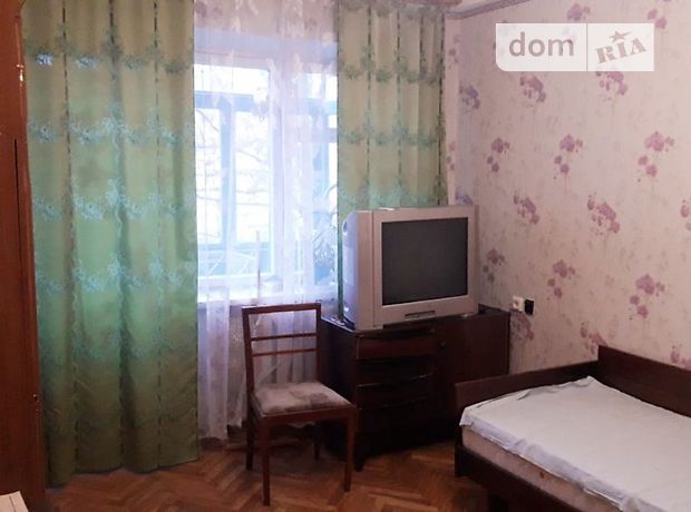 Rent an apartment in Kyiv on the St. Zlatopilska 4 per 8000 uah. 