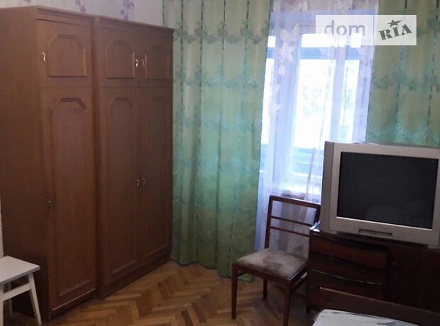 Rent an apartment in Kyiv on the St. Zlatopilska 4 per 8000 uah. 