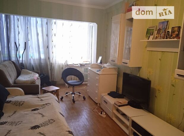 Rent a room in Kyiv on the St. Borshchahivska 2 per 5000 uah. 