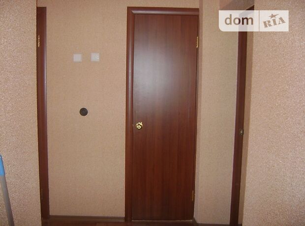 Rent an apartment in Kherson on the St. Robocha per 3200 uah. 