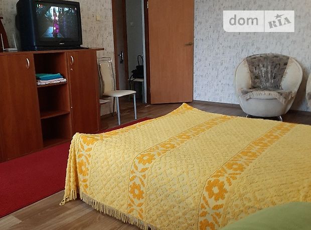 Rent daily an apartment in Kyiv on the St. Hmyri Borysa per 600 uah. 