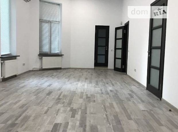 Rent an office in Kyiv on the St. Redutna 54А per 250696 uah. 