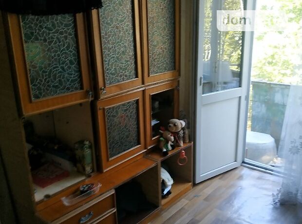 Rent an apartment in Kherson on the St. Uvarova per 3000 uah. 