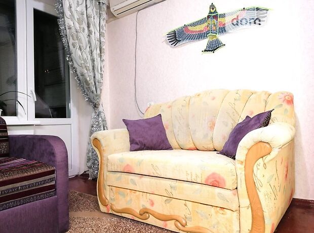 Rent an apartment in Odesa on the Avenue Akademika Hlushka per 5500 uah. 