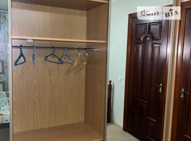 Rent an apartment in Kyiv on the St. Entuziastiv 9 per 12800 uah. 