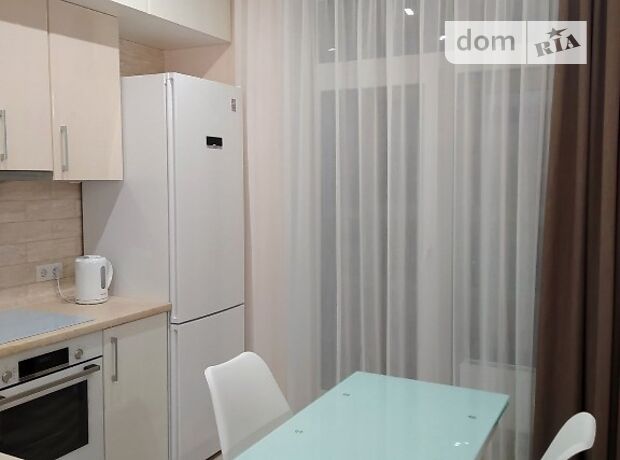 Rent an apartment in Odesa on the Avenue Haharina 19 per 13928 uah. 