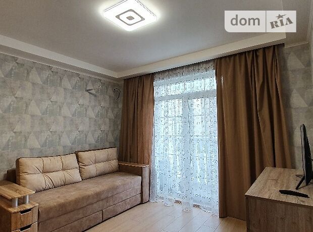 Rent an apartment in Kyiv on the St. Maksymovycha Mykhaila 28 per 12900 uah. 