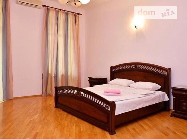 Rent daily an apartment in Kyiv on the St. Rustaveli Shota per 1800 uah. 
