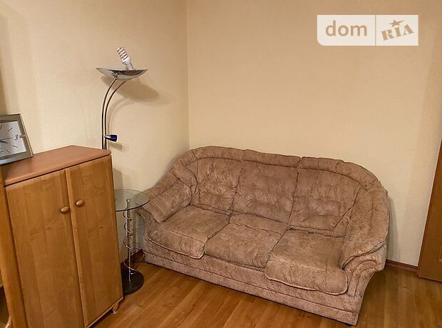 Rent an apartment in Dnipro on the St. Leonida Stromtsova 2 per 10000 uah. 