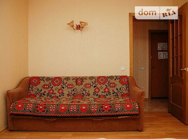 Rent daily an apartment in Kyiv on the St. Stadionna 14 per 450 uah. 