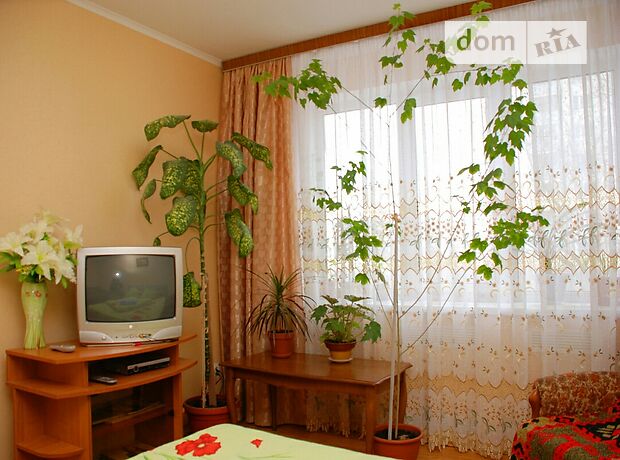 Rent daily an apartment in Kyiv on the St. Stadionna 14 per 450 uah. 
