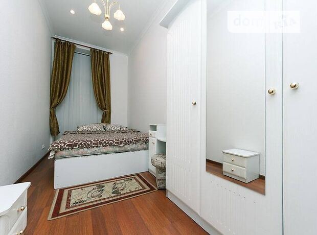 Rent daily an apartment in Kyiv on the St. Velyka Vasylkivska per 900 uah. 