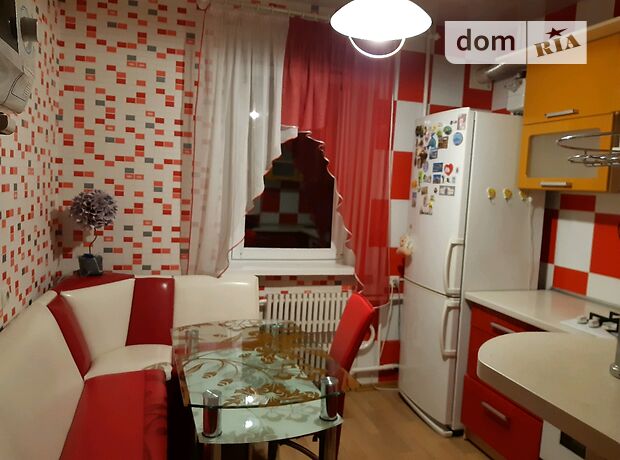 Rent an apartment in Kamianske on the Avenue Metalurhiv per 5000 uah. 
