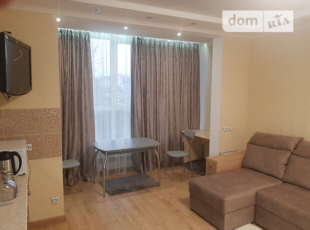 Rent an apartment in Kyiv on the St. Petropavlivska per 13000 uah. 