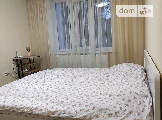 Rent an apartment in Chernivtsi on the St. Zatyshna per 6825 uah. 