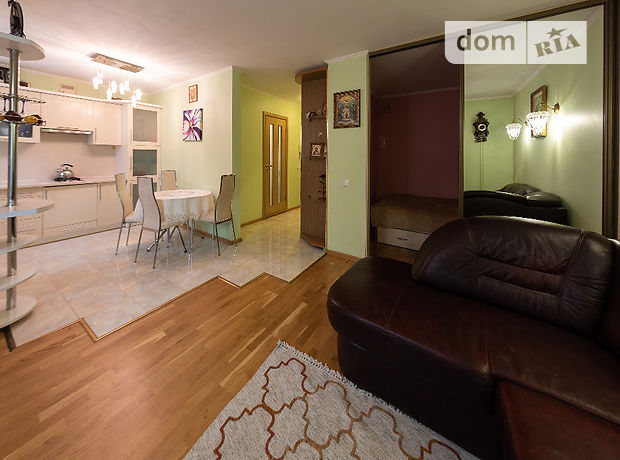 Rent daily an apartment in Khmelnytskyi on the St. Vodoprovidna per 550 uah. 