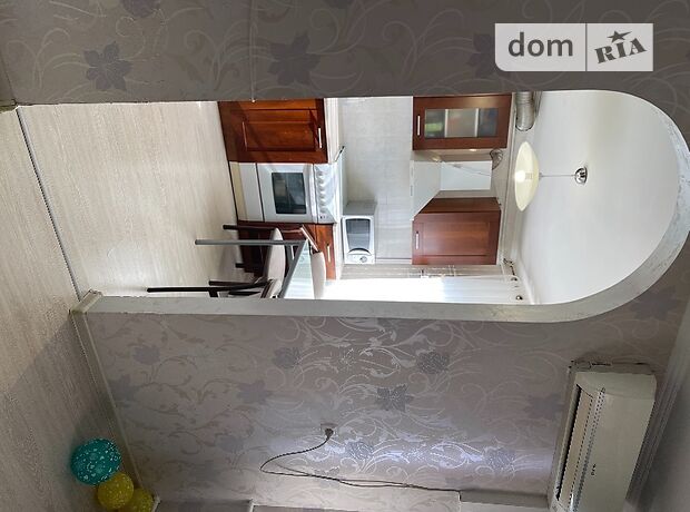 Rent an apartment in Odesa on the St. Serednofontanska 34 per 9000 uah. 