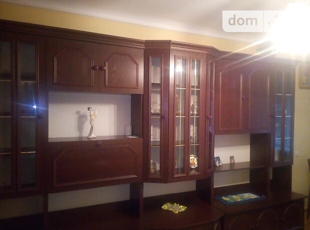 Rent an apartment in Chernivtsi on the St. Orlyka Pylypa per 5500 uah. 