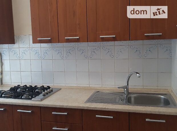 Rent an apartment in Lviv on the St. Zatyshna per 6500 uah. 