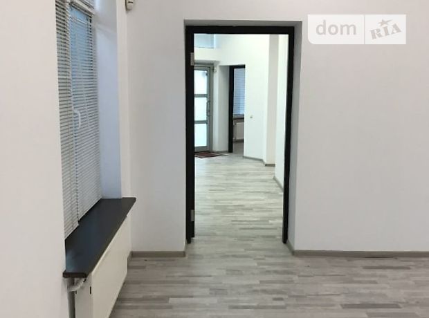 Rent an office in Kyiv on the St. Redutna 54А per 252101 uah. 