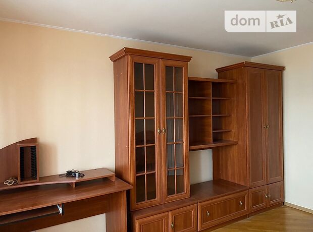 Rent an apartment in Rivne on the St. Romana kniazia per 7000 uah. 