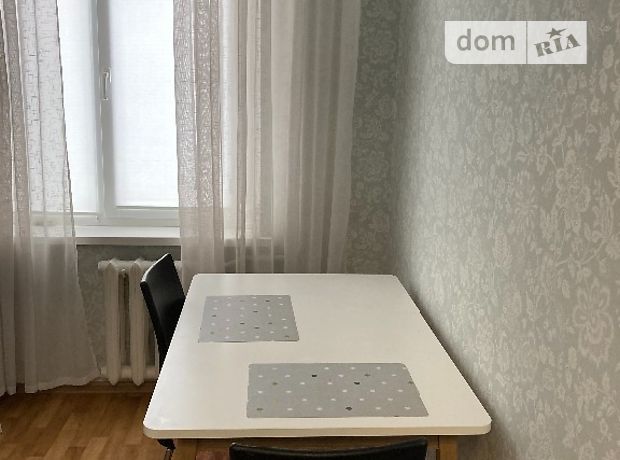 Rent an apartment in Odesa on the St. Korolova akademika 88 per 7500 uah. 